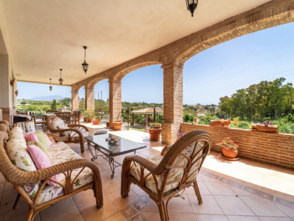 FOR SALE 🌟 🏡 Andalusian Estate Estepona with Sea & Mountain Views 🇪🇸