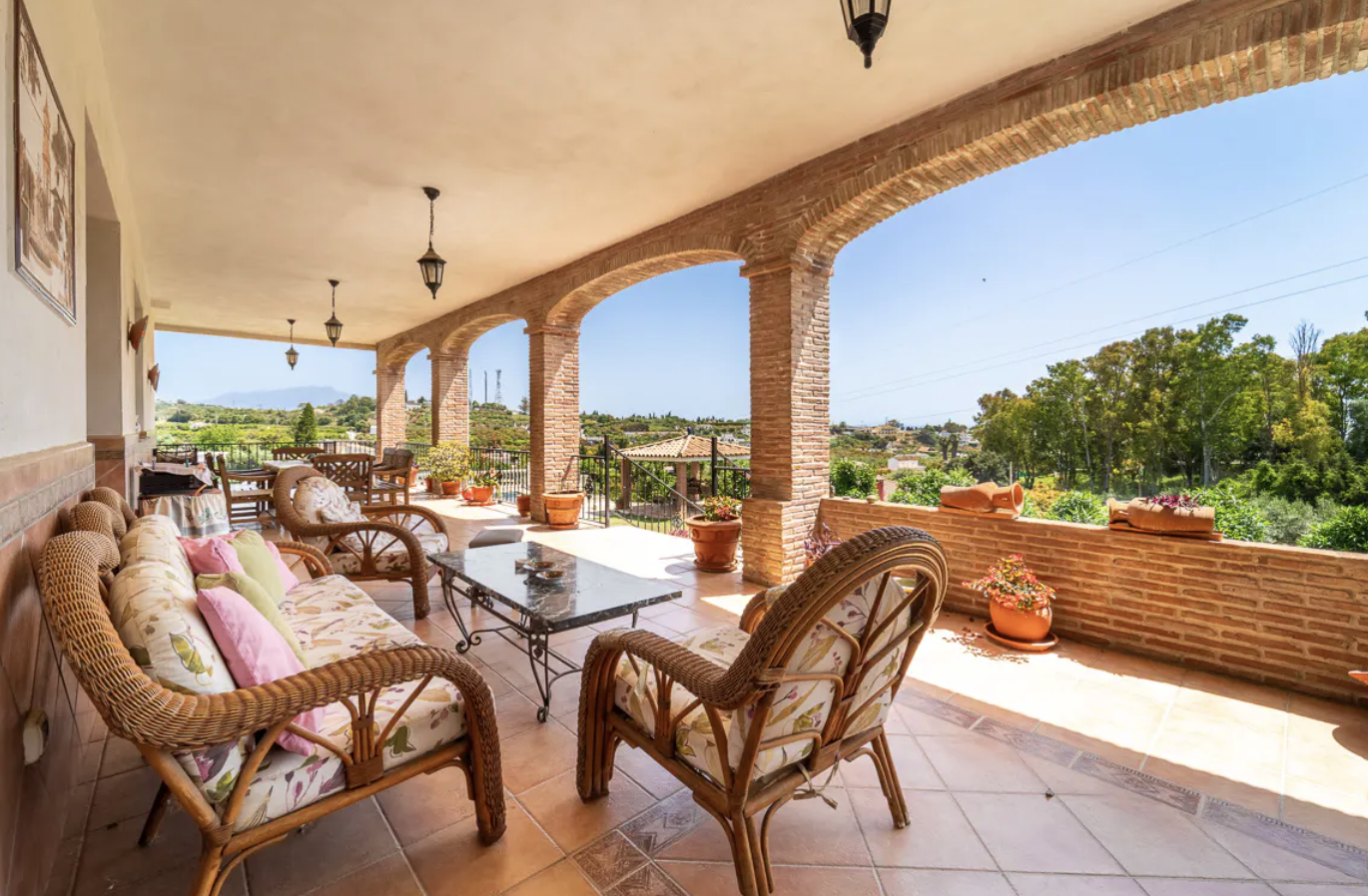 FOR SALE 🌟 🏡 Andalusian Estate Estepona with Sea & Mountain Views 🇪🇸