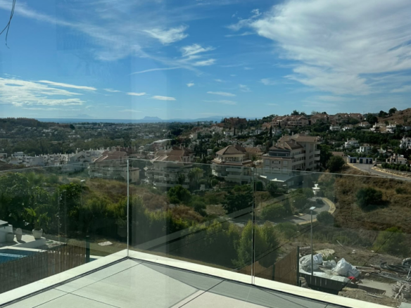 🇪🇸 FOR SALE: CONTEMPORARY VILLA NEAR LOS NARANJOS GOLF, NUEVA ANDALUCÍA, MARBELLA
