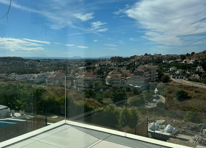 🇪🇸 FOR SALE: CONTEMPORARY VILLA NEAR LOS NARANJOS GOLF, NUEVA ANDALUCÍA, MARBELLA