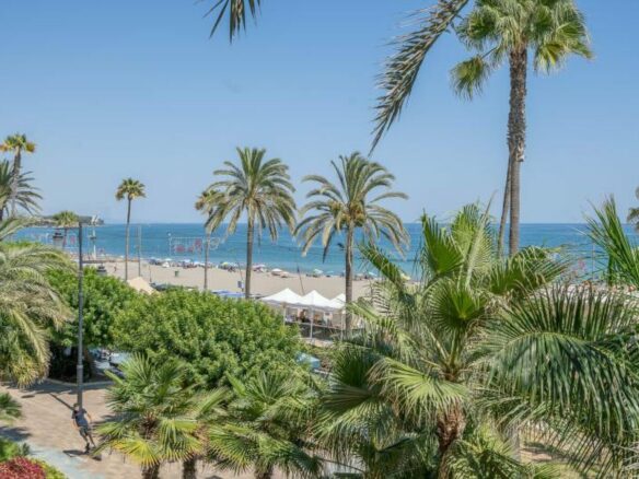 FOR SALE 🏡 Renovated Frontline Beach Apartment with Sea Views and Two Terraces – Estepona Town 🇪🇸
