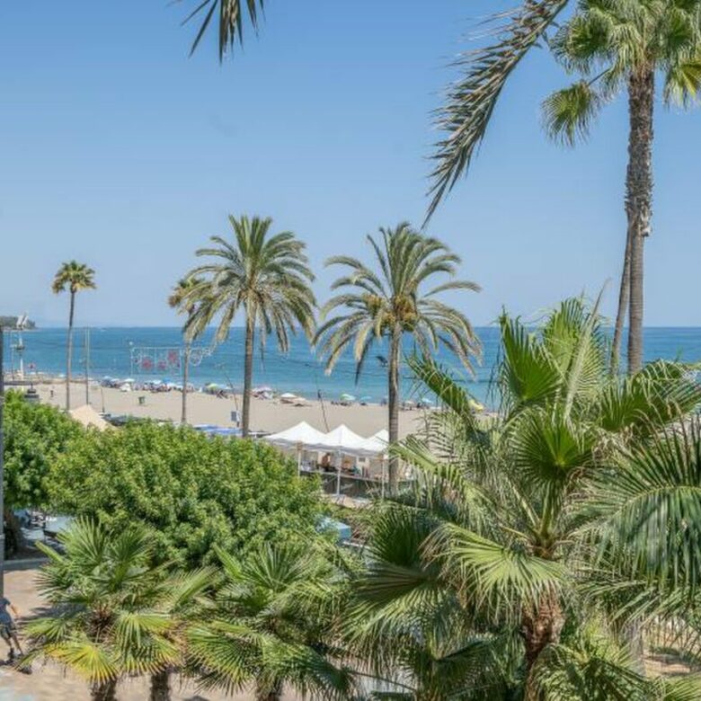 FOR SALE 🏡 Renovated Frontline Beach Apartment with Sea Views and Two Terraces – Estepona Town 🇪🇸