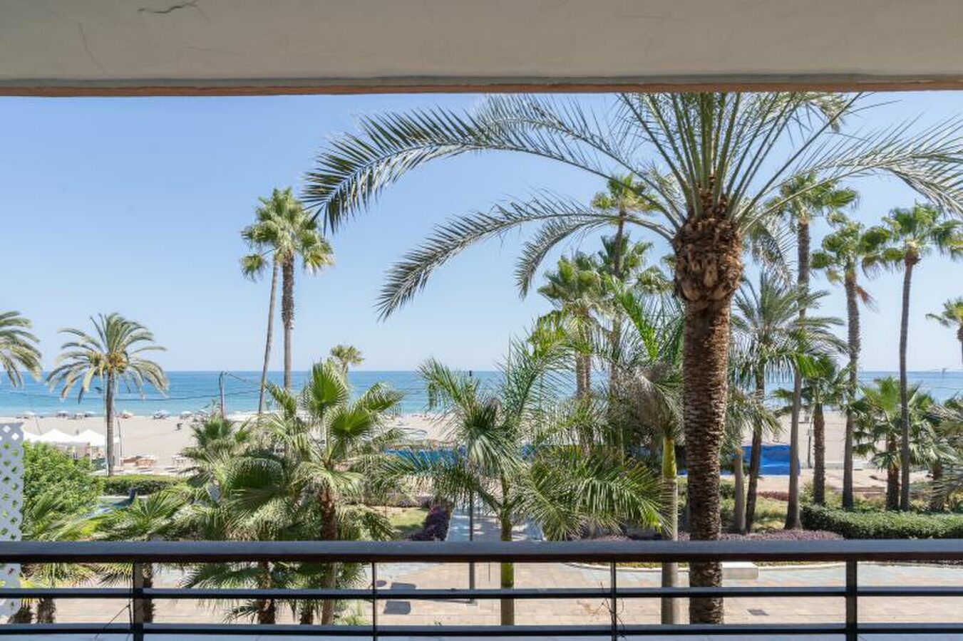 FOR SALE 🏡 Renovated Frontline Beach Apartment with Sea Views and Two Terraces – Estepona Town 🇪🇸