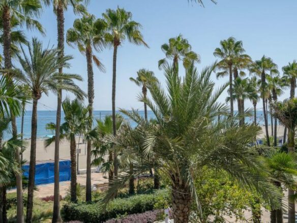 FOR SALE 🏡 Renovated Frontline Beach Apartment with Sea Views and Two Terraces – Estepona Town 🇪🇸