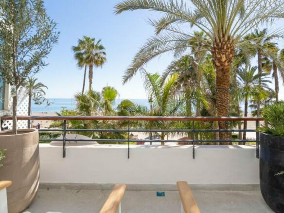 FOR SALE 🏡 Renovated Frontline Beach Apartment with Sea Views and Two Terraces – Estepona Town 🇪🇸