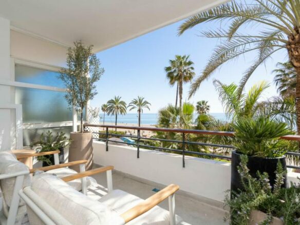 FOR SALE 🏡 Renovated Frontline Beach Apartment with Sea Views and Two Terraces – Estepona Town 🇪🇸