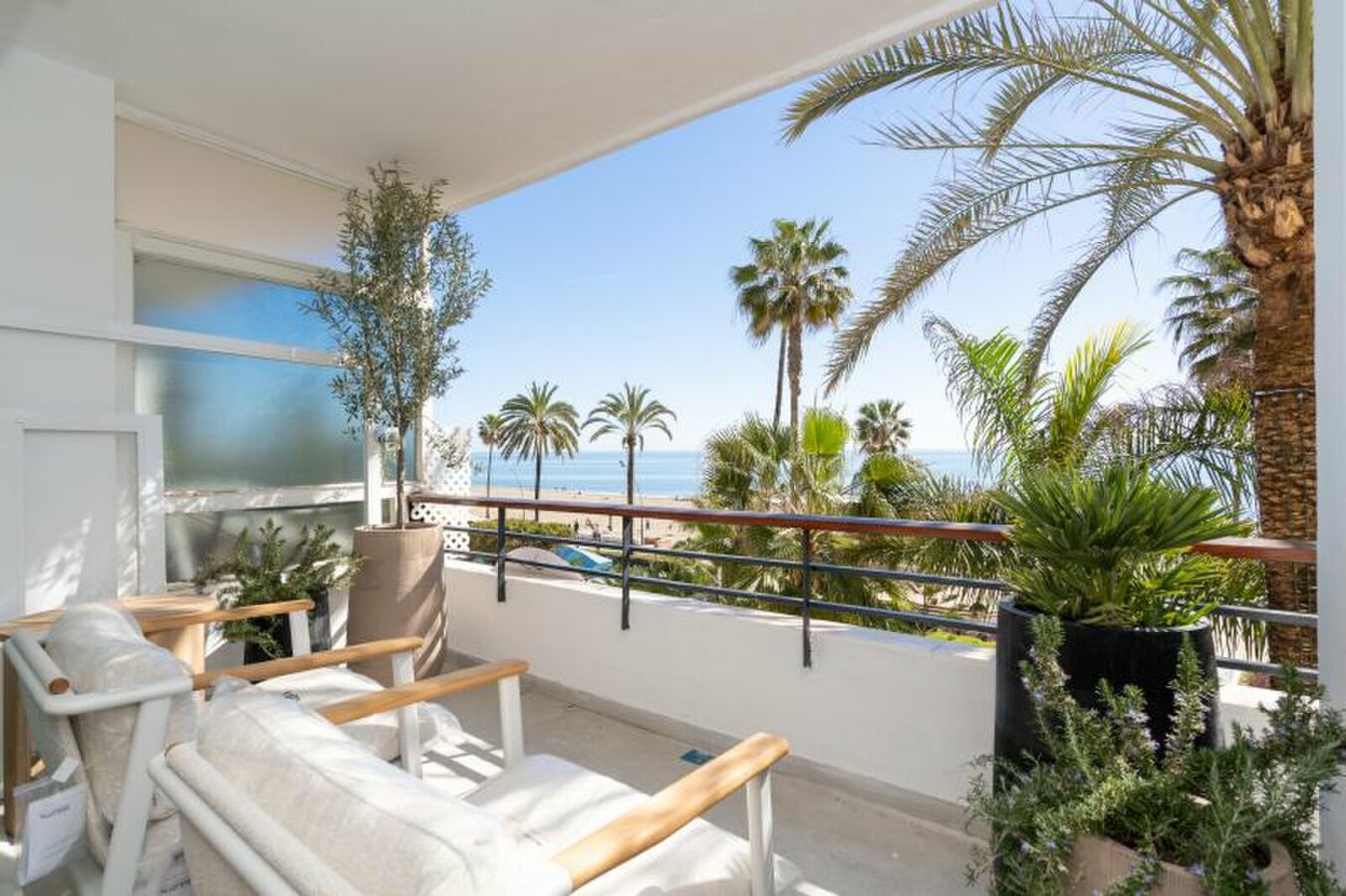 FOR SALE 🏡 Renovated Frontline Beach Apartment with Sea Views and Two Terraces – Estepona Town 🇪🇸