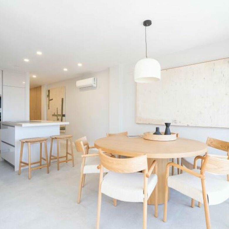 FOR SALE 🏡 Renovated Frontline Beach Apartment with Sea Views and Two Terraces – Estepona Town 🇪🇸