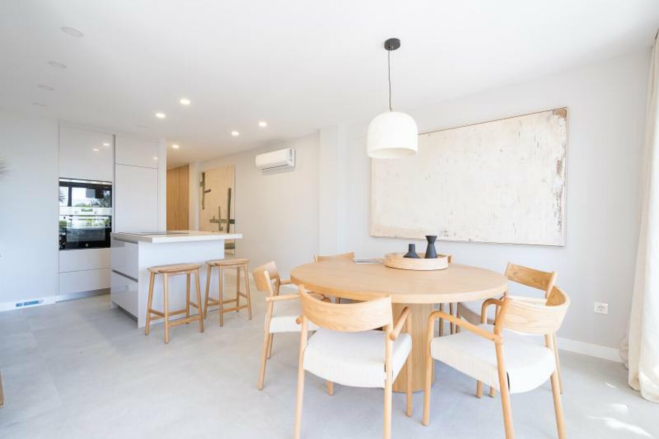 FOR SALE 🏡 Renovated Frontline Beach Apartment with Sea Views and Two Terraces – Estepona Town 🇪🇸