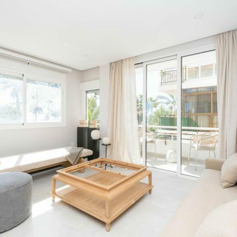 FOR SALE 🏡 Renovated Frontline Beach Apartment with Sea Views and Two Terraces – Estepona Town 🇪🇸