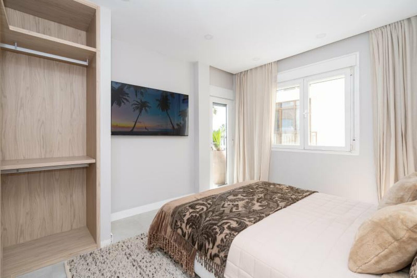 FOR SALE 🏡 Renovated Frontline Beach Apartment with Sea Views and Two Terraces – Estepona Town 🇪🇸