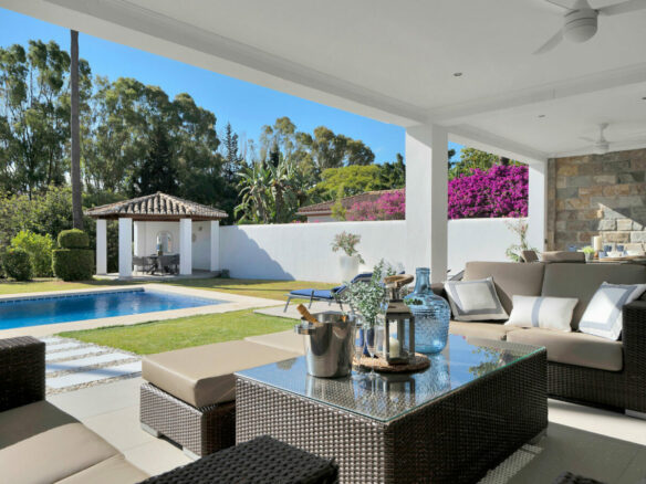FOR SALE 🏡 Frontline Golf Villa with Four En-Suite Bedrooms on a 1,589 m² Plot – El Paraíso, New Golden Mile 🇪🇸