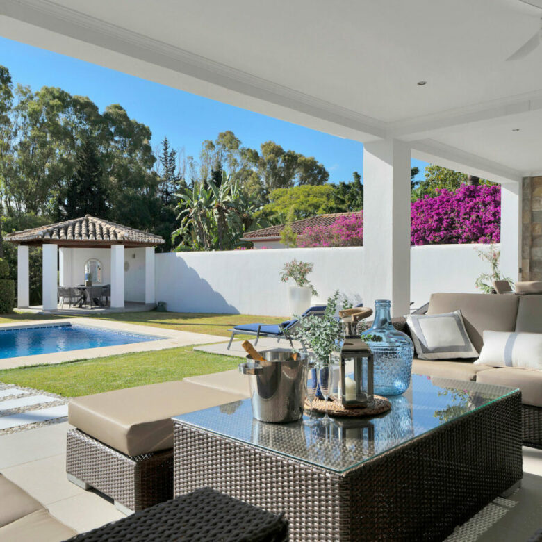 FOR SALE 🏡 Frontline Golf Villa with Four En-Suite Bedrooms on a 1,589 m² Plot – El Paraíso, New Golden Mile 🇪🇸