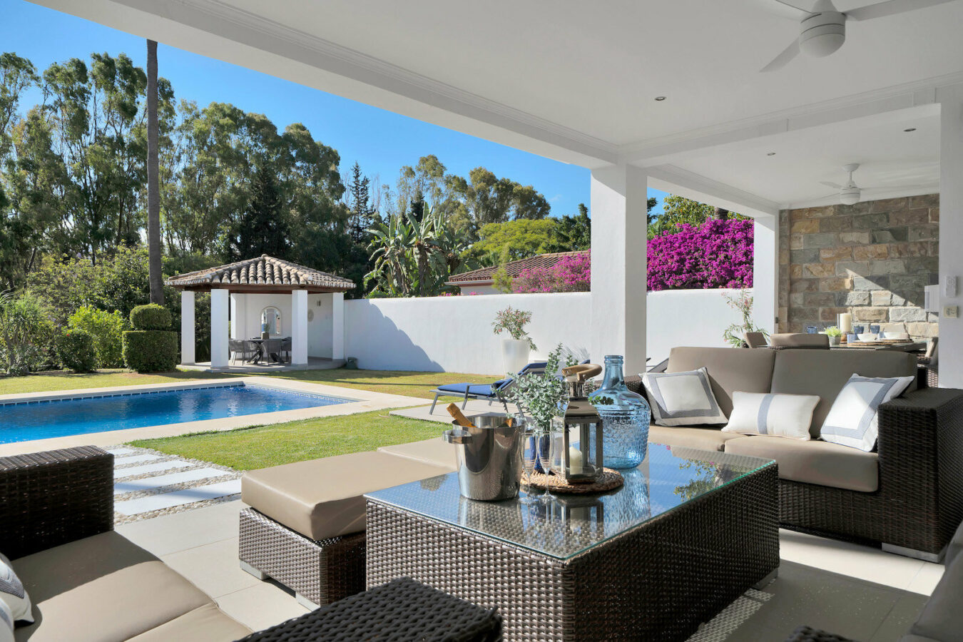 FOR SALE 🏡 Frontline Golf Villa with Four En-Suite Bedrooms on a 1,589 m² Plot – El Paraíso, New Golden Mile 🇪🇸