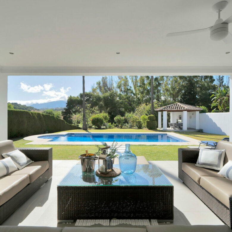 FOR SALE 🏡 Frontline Golf Villa with Four En-Suite Bedrooms on a 1,589 m² Plot – El Paraíso, New Golden Mile 🇪🇸