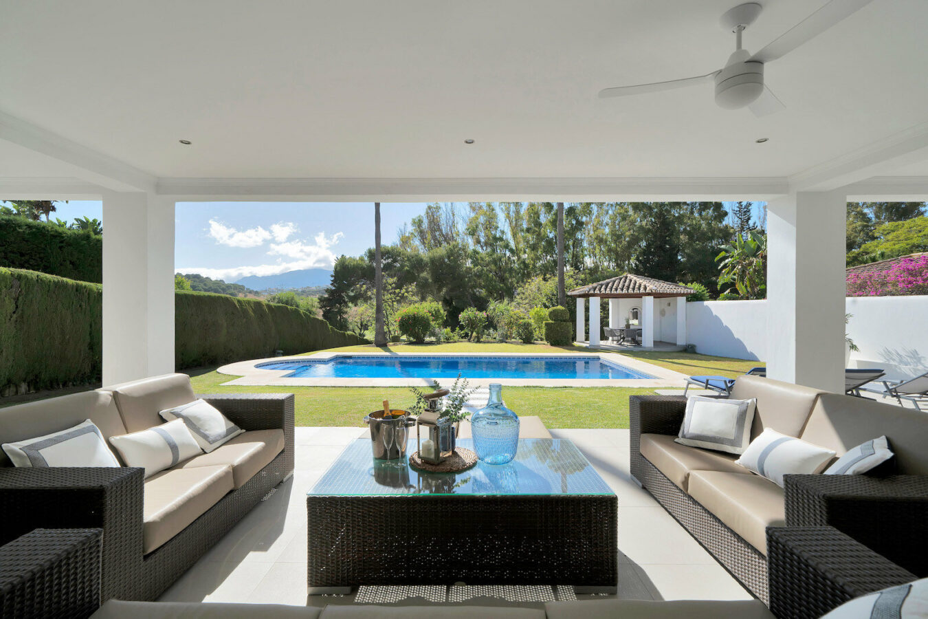 FOR SALE 🏡 Frontline Golf Villa with Four En-Suite Bedrooms on a 1,589 m² Plot – El Paraíso, New Golden Mile 🇪🇸