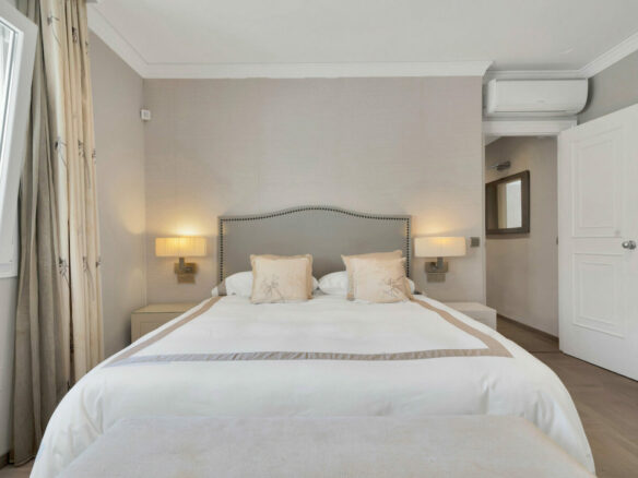 FOR SALE 🏡 Frontline Golf Villa with Four En-Suite Bedrooms on a 1,589 m² Plot – El Paraíso, New Golden Mile 🇪🇸
