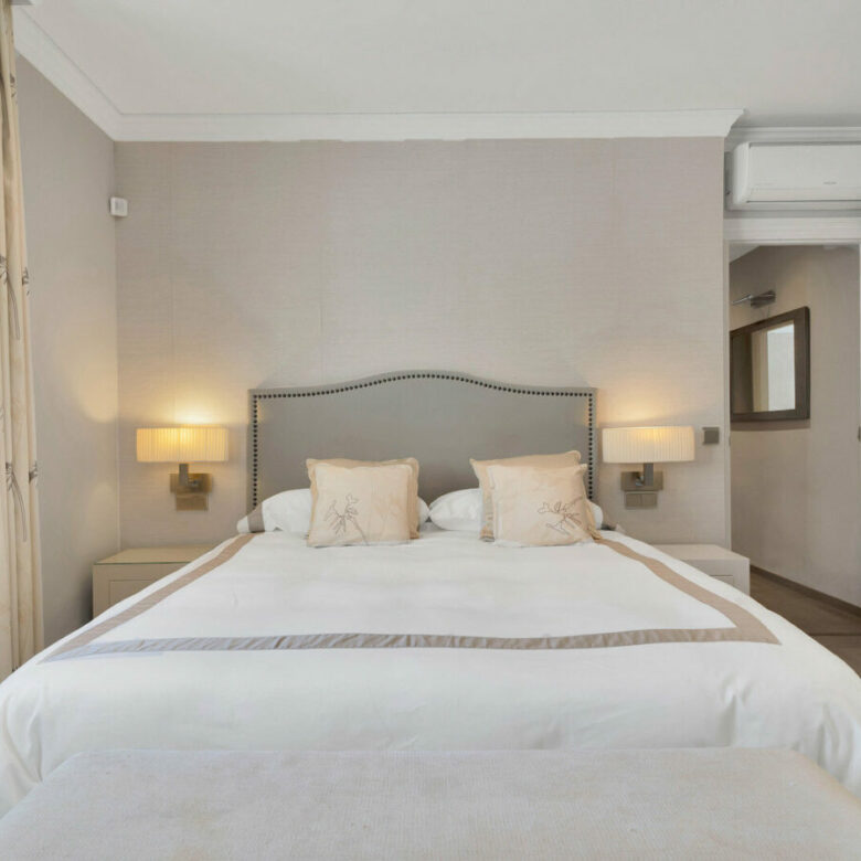 FOR SALE 🏡 Frontline Golf Villa with Four En-Suite Bedrooms on a 1,589 m² Plot – El Paraíso, New Golden Mile 🇪🇸