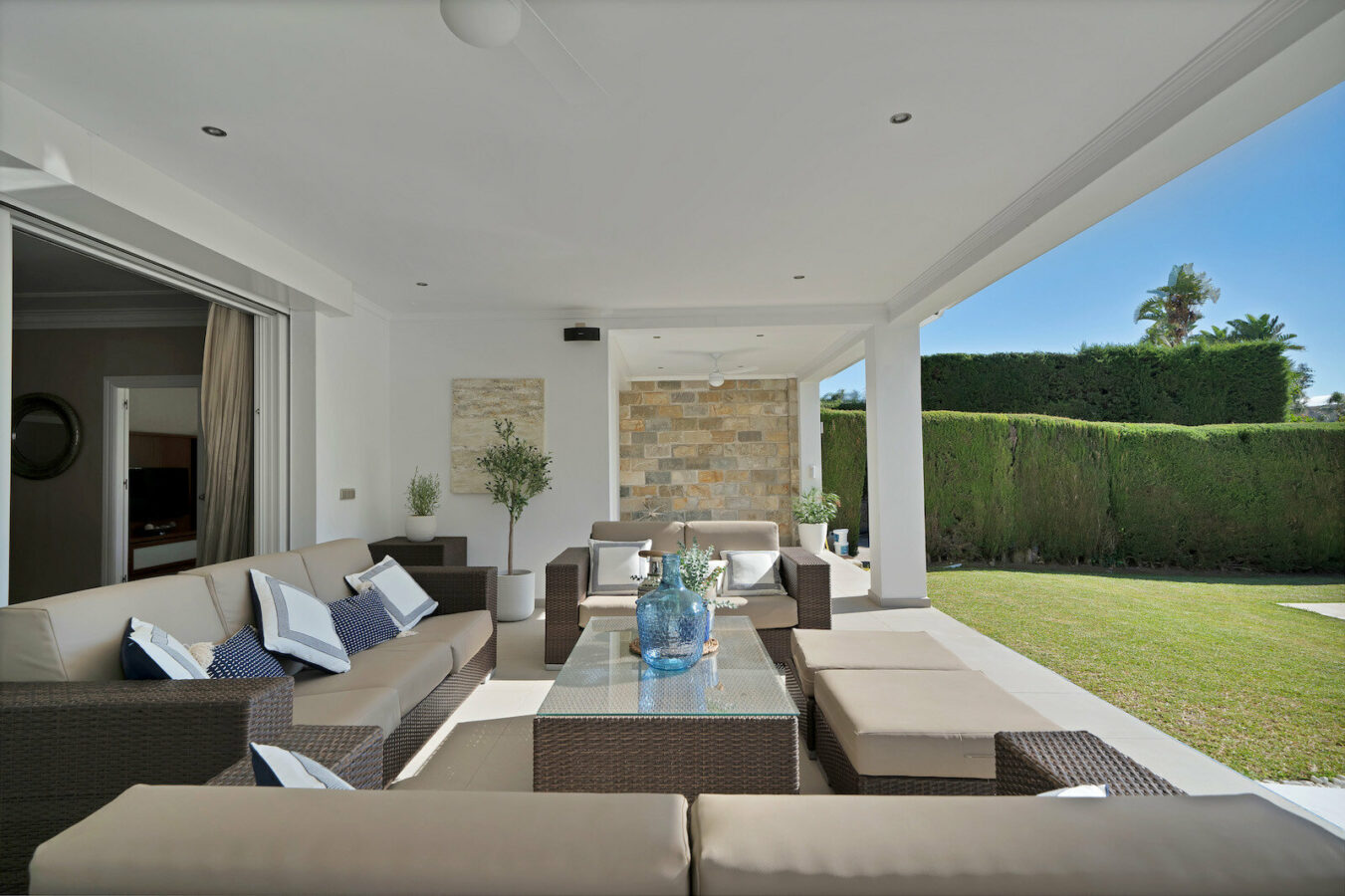 FOR SALE 🏡 Frontline Golf Villa with Four En-Suite Bedrooms on a 1,589 m² Plot – El Paraíso, New Golden Mile 🇪🇸