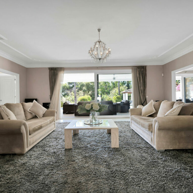 FOR SALE 🏡 Frontline Golf Villa with Four En-Suite Bedrooms on a 1,589 m² Plot – El Paraíso, New Golden Mile 🇪🇸