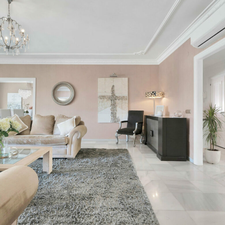 FOR SALE 🏡 Frontline Golf Villa with Four En-Suite Bedrooms on a 1,589 m² Plot – El Paraíso, New Golden Mile 🇪🇸