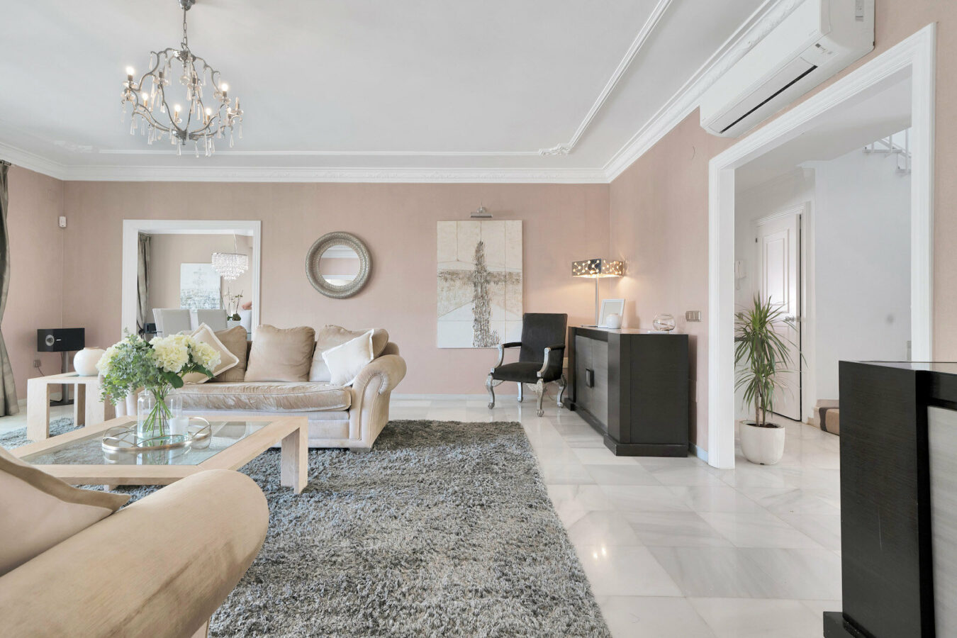 FOR SALE 🏡 Frontline Golf Villa with Four En-Suite Bedrooms on a 1,589 m² Plot – El Paraíso, New Golden Mile 🇪🇸