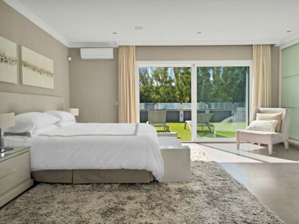 FOR SALE 🏡 Frontline Golf Villa with Four En-Suite Bedrooms on a 1,589 m² Plot – El Paraíso, New Golden Mile 🇪🇸