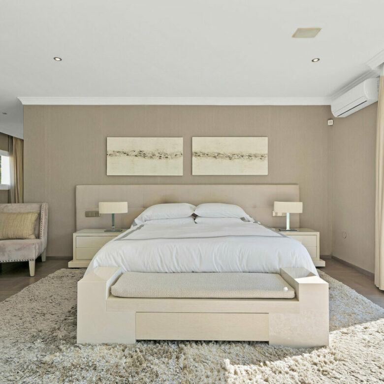 FOR SALE 🏡 Frontline Golf Villa with Four En-Suite Bedrooms on a 1,589 m² Plot – El Paraíso, New Golden Mile 🇪🇸