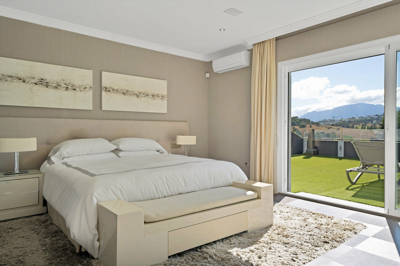 FOR SALE 🏡 Frontline Golf Villa with Four En-Suite Bedrooms on a 1,589 m² Plot – El Paraíso, New Golden Mile 🇪🇸