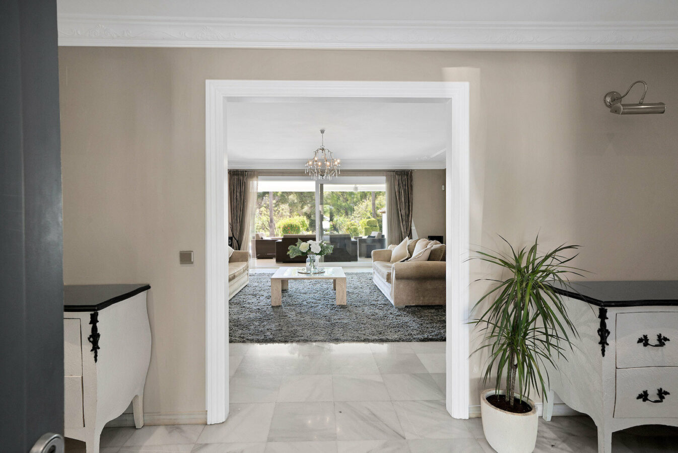 FOR SALE 🏡 Frontline Golf Villa with Four En-Suite Bedrooms on a 1,589 m² Plot – El Paraíso, New Golden Mile 🇪🇸