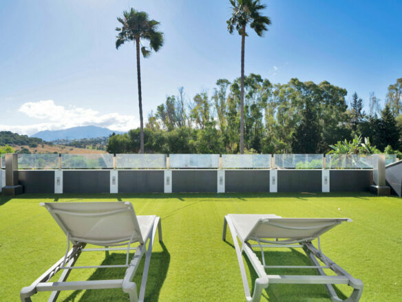 FOR SALE 🏡 Frontline Golf Villa with Four En-Suite Bedrooms on a 1,589 m² Plot – El Paraíso, New Golden Mile 🇪🇸