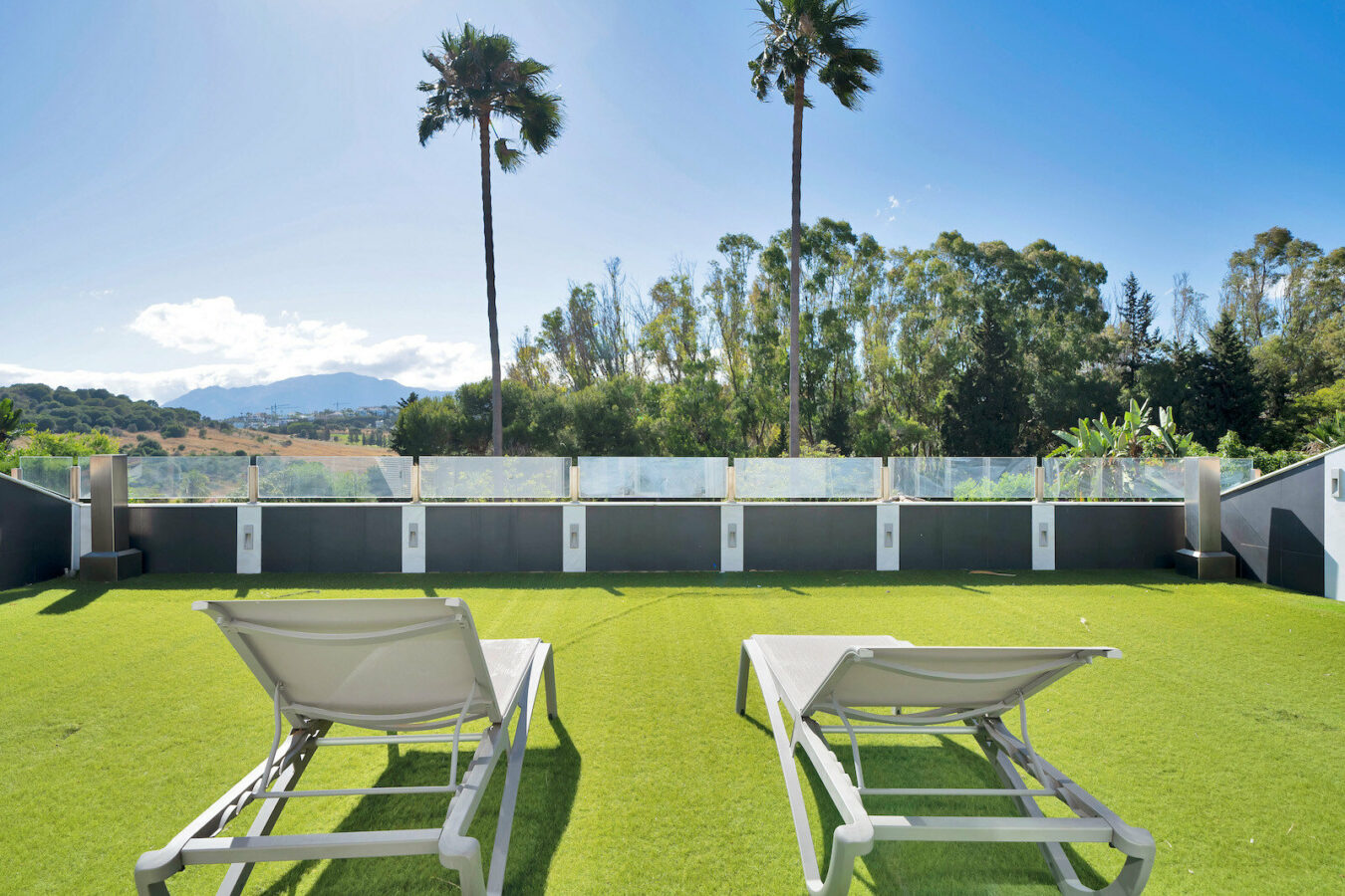FOR SALE 🏡 Frontline Golf Villa with Four En-Suite Bedrooms on a 1,589 m² Plot – El Paraíso, New Golden Mile 🇪🇸