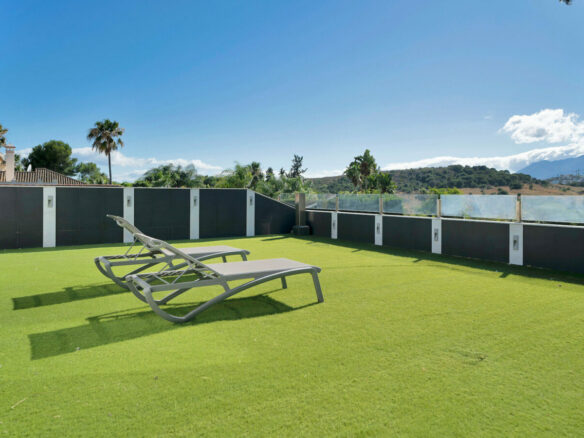 FOR SALE 🏡 Frontline Golf Villa with Four En-Suite Bedrooms on a 1,589 m² Plot – El Paraíso, New Golden Mile 🇪🇸