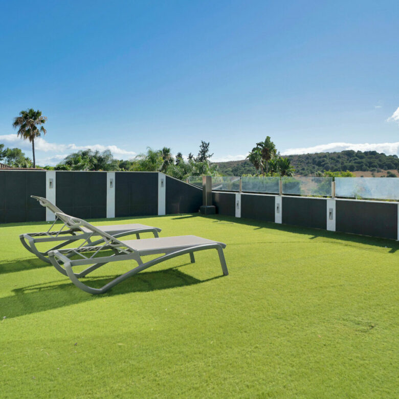 FOR SALE 🏡 Frontline Golf Villa with Four En-Suite Bedrooms on a 1,589 m² Plot – El Paraíso, New Golden Mile 🇪🇸