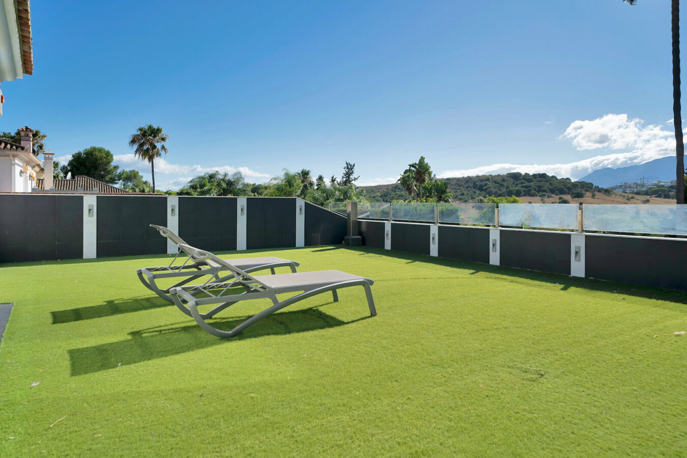FOR SALE 🏡 Frontline Golf Villa with Four En-Suite Bedrooms on a 1,589 m² Plot – El Paraíso, New Golden Mile 🇪🇸