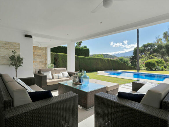 FOR SALE 🏡 Frontline Golf Villa with Four En-Suite Bedrooms on a 1,589 m² Plot – El Paraíso, New Golden Mile 🇪🇸