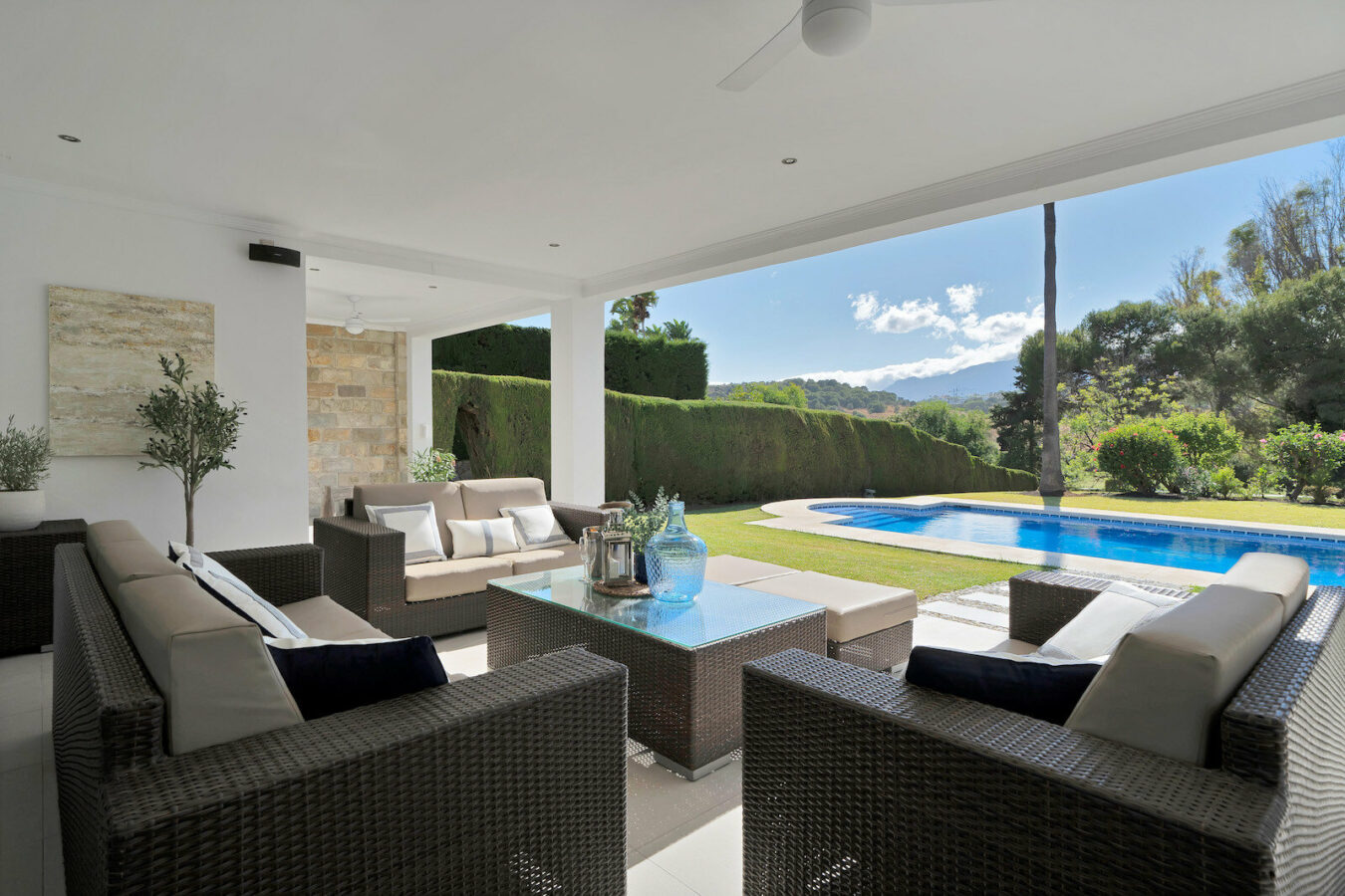 FOR SALE 🏡 Frontline Golf Villa with Four En-Suite Bedrooms on a 1,589 m² Plot – El Paraíso, New Golden Mile 🇪🇸