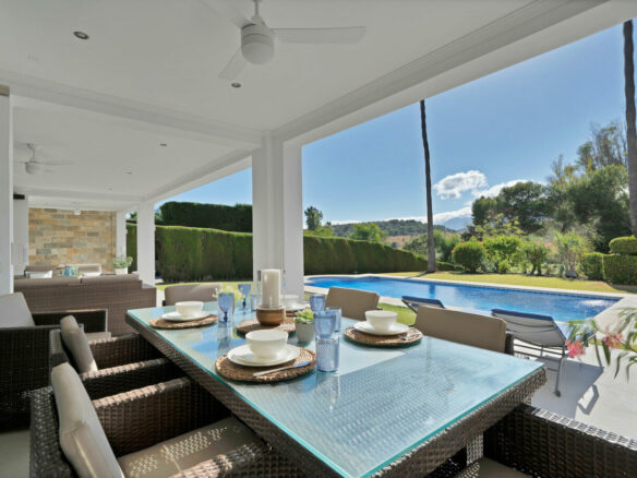 FOR SALE 🏡 Frontline Golf Villa with Four En-Suite Bedrooms on a 1,589 m² Plot – El Paraíso, New Golden Mile 🇪🇸