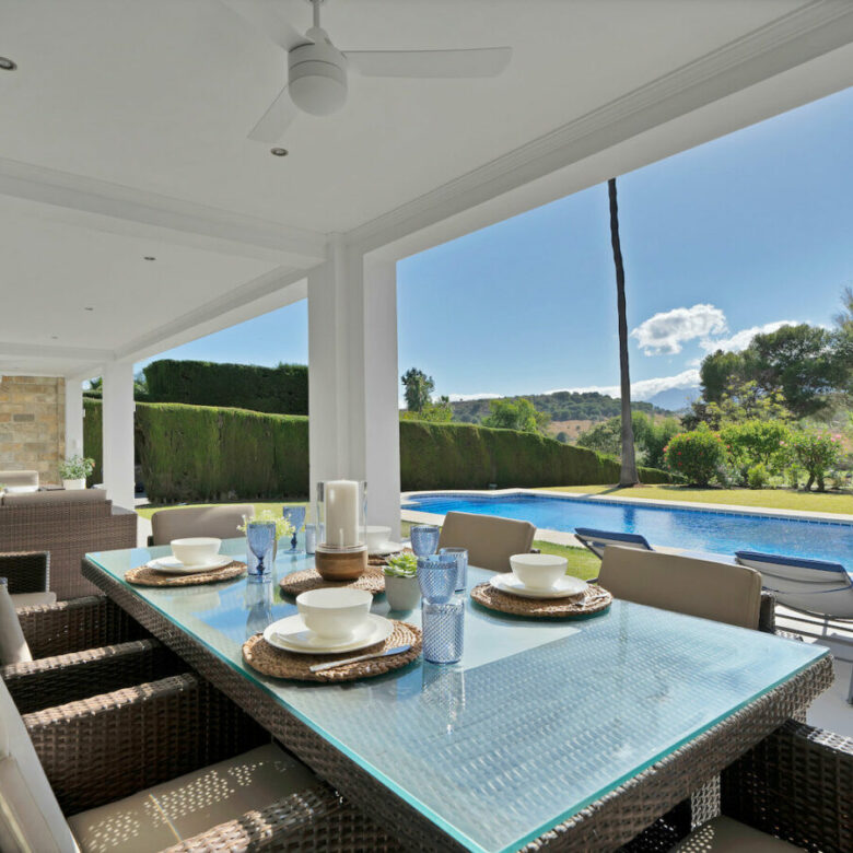 FOR SALE 🏡 Frontline Golf Villa with Four En-Suite Bedrooms on a 1,589 m² Plot – El Paraíso, New Golden Mile 🇪🇸
