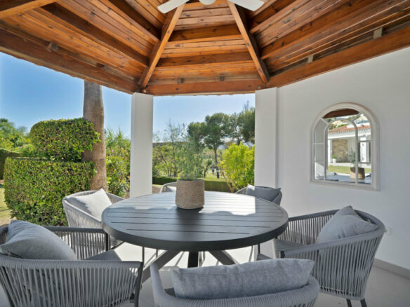FOR SALE 🏡 Frontline Golf Villa with Four En-Suite Bedrooms on a 1,589 m² Plot – El Paraíso, New Golden Mile 🇪🇸