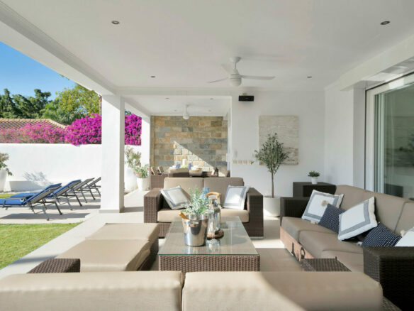 FOR SALE 🏡 Frontline Golf Villa with Four En-Suite Bedrooms on a 1,589 m² Plot – El Paraíso, New Golden Mile 🇪🇸