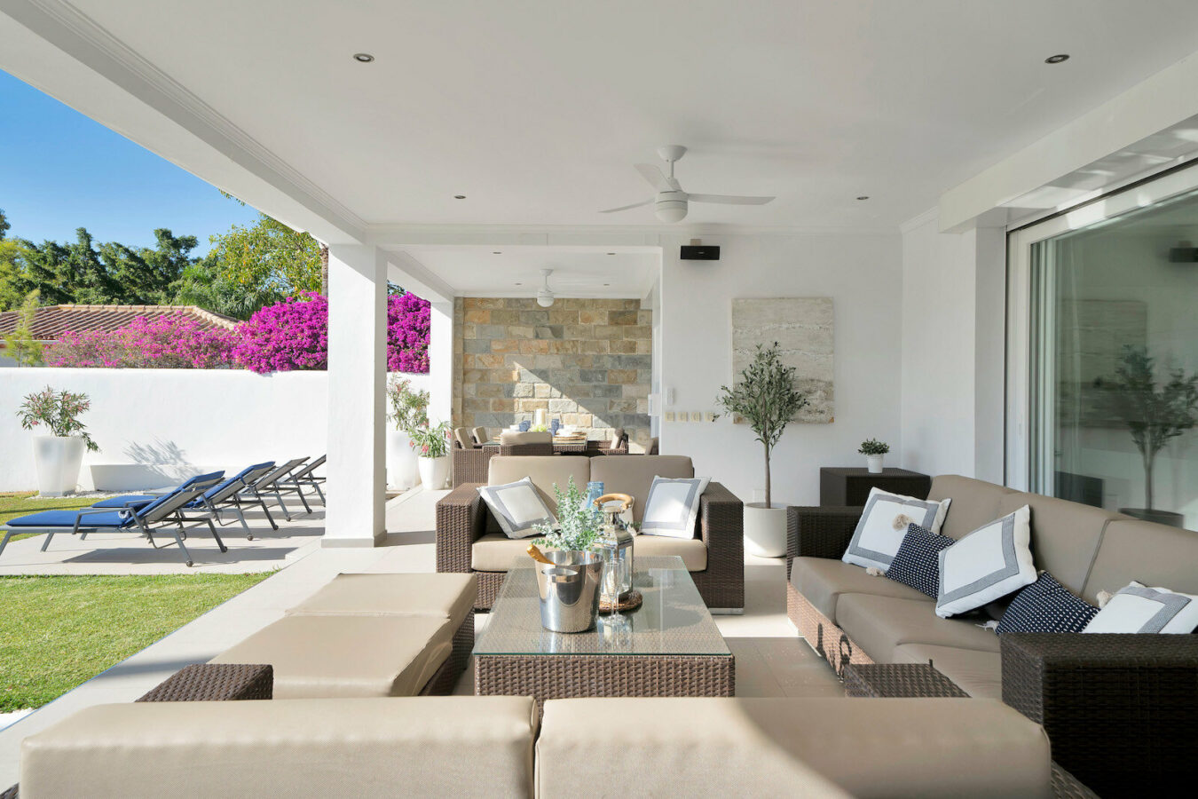 FOR SALE 🏡 Frontline Golf Villa with Four En-Suite Bedrooms on a 1,589 m² Plot – El Paraíso, New Golden Mile 🇪🇸