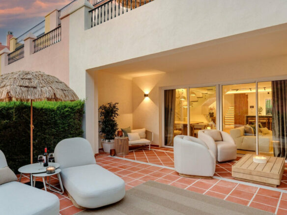 FOR SALE 🏡 Fully Renovated Designer Townhouse with Garden and Rooftop Solarium – Golden Mile, Marbella 🇪🇸