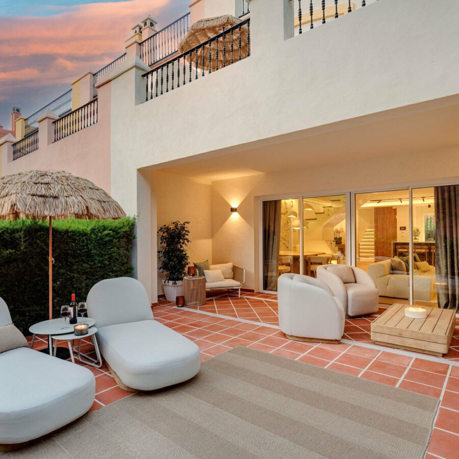 FOR SALE 🏡 Fully Renovated Designer Townhouse with Garden and Rooftop Solarium – Golden Mile, Marbella 🇪🇸