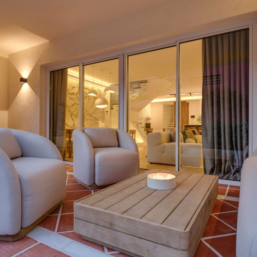 FOR SALE 🏡 Fully Renovated Designer Townhouse with Garden and Rooftop Solarium – Golden Mile, Marbella 🇪🇸