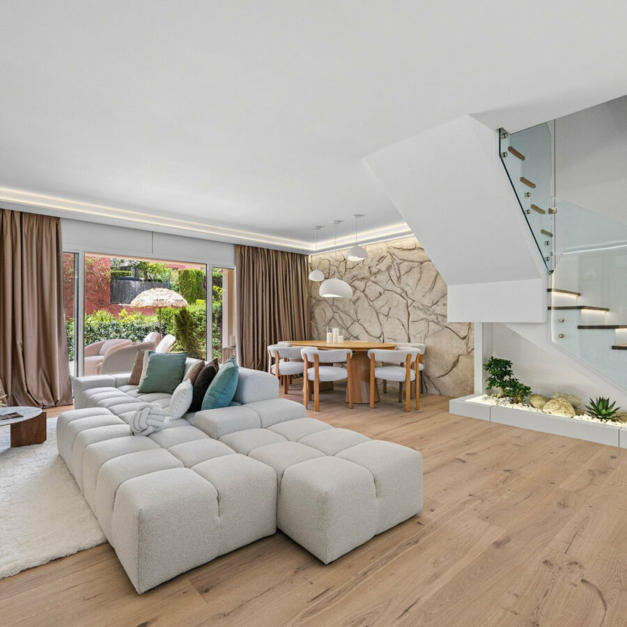 FOR SALE 🏡 Fully Renovated Designer Townhouse with Garden and Rooftop Solarium – Golden Mile, Marbella 🇪🇸
