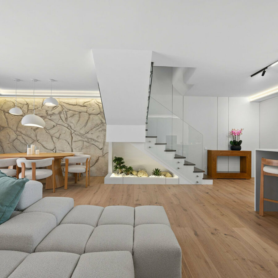 FOR SALE 🏡 Fully Renovated Designer Townhouse with Garden and Rooftop Solarium – Golden Mile, Marbella 🇪🇸