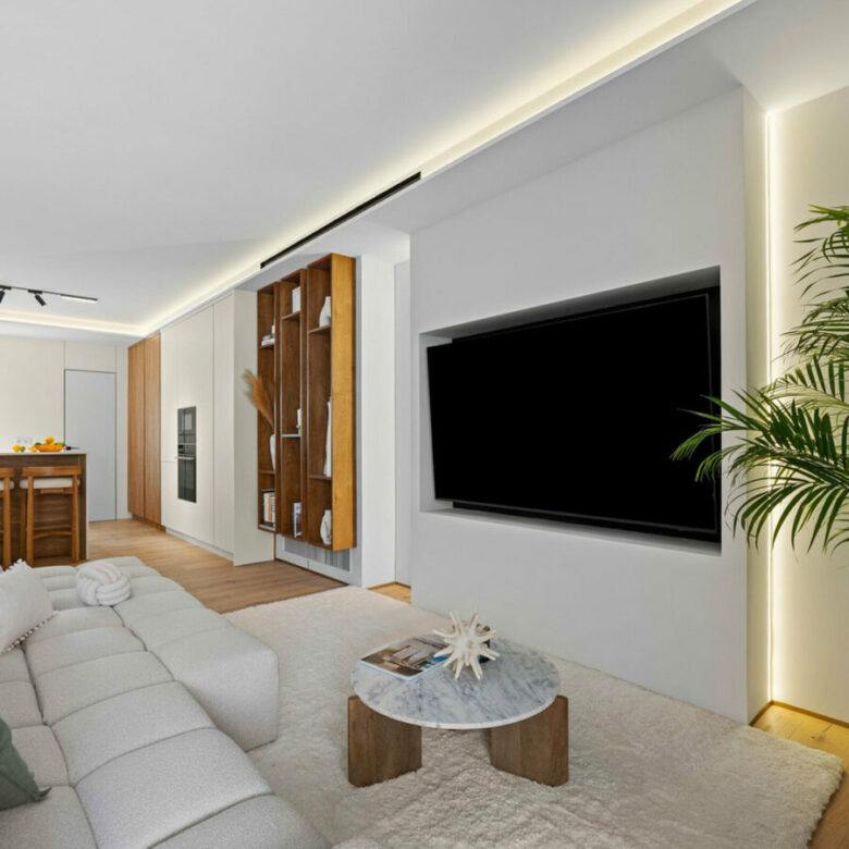 FOR SALE 🏡 Fully Renovated Designer Townhouse with Garden and Rooftop Solarium – Golden Mile, Marbella 🇪🇸