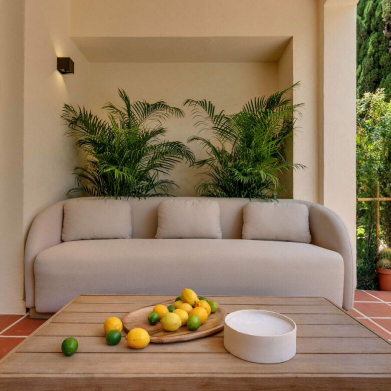 FOR SALE 🏡 Fully Renovated Designer Townhouse with Garden and Rooftop Solarium – Golden Mile, Marbella 🇪🇸