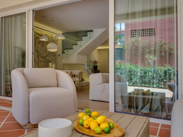 FOR SALE 🏡 Fully Renovated Designer Townhouse with Garden and Rooftop Solarium – Golden Mile, Marbella 🇪🇸